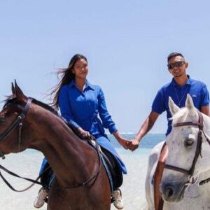 lovaglás a tengerparton