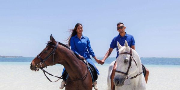 lovaglás a tengerparton