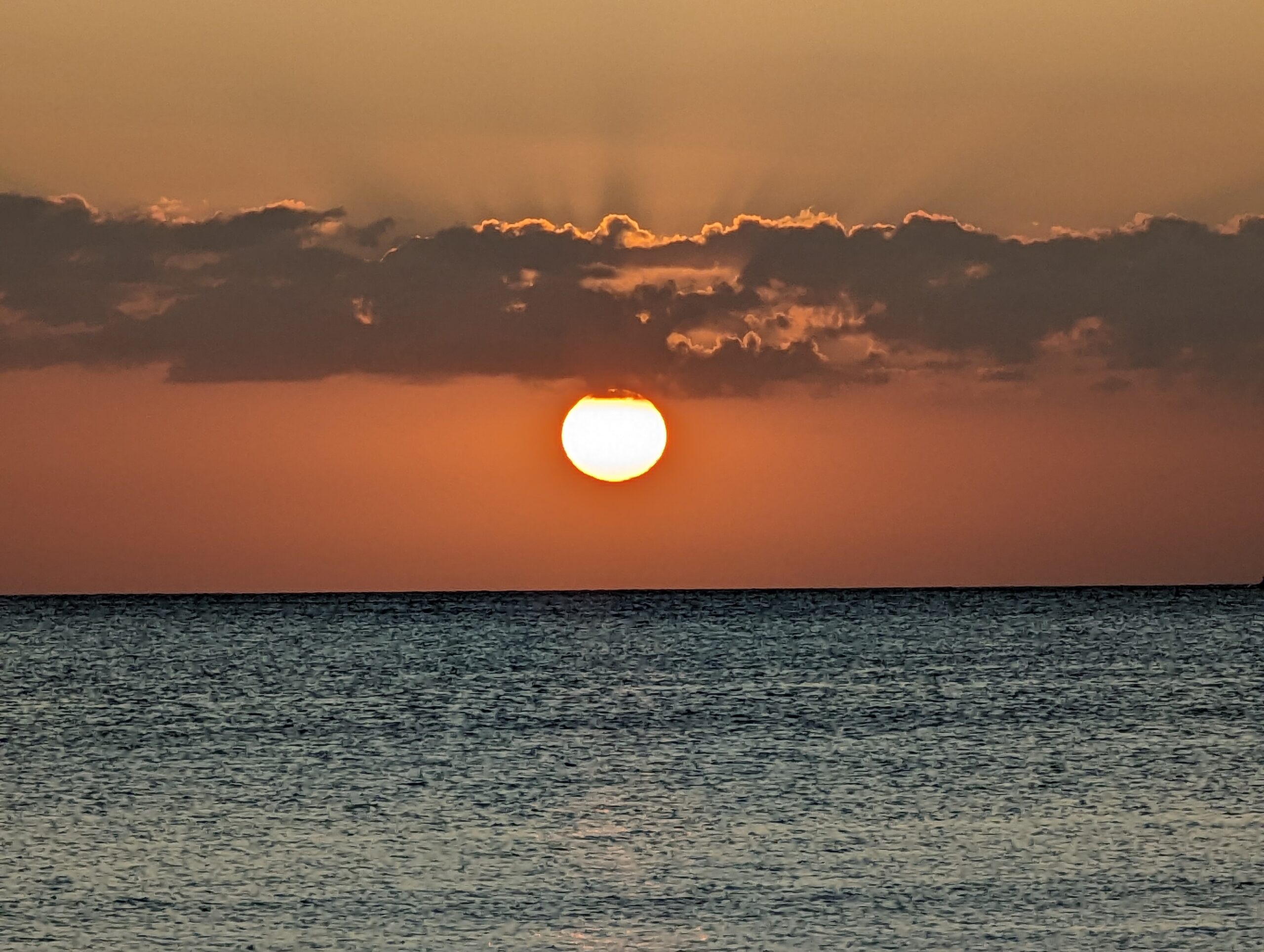 Naplementenézés katamaránról – buli az óceánon Mauritiuson - Image 2