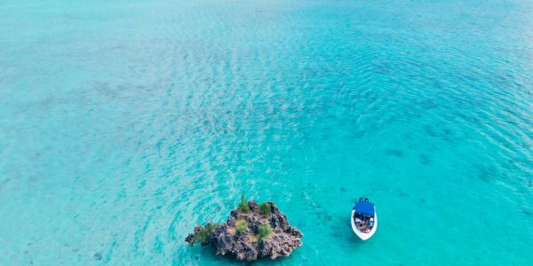 Delfinles, korallzátony és BBQ – Egynapos hajós kaland Mauritiuson - Image 3